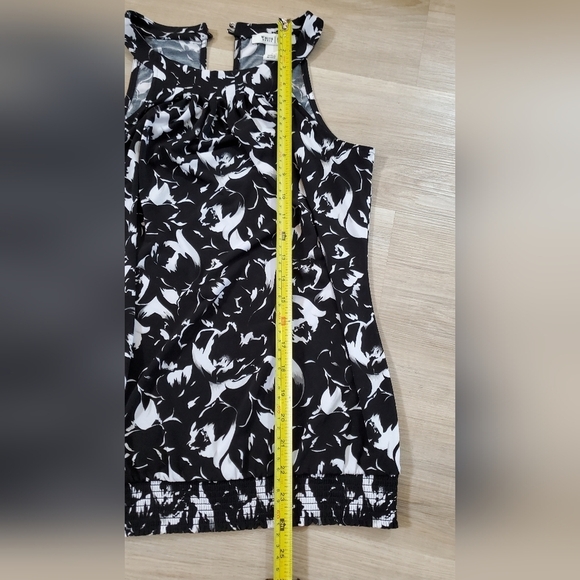 Black & White Dressy Tanktop with peekaboo slit. (S) - Picture 8 of 8